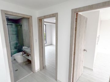 CASA LISTA PARA HABITAR 180M3 -3 PISOS - 2 PARQUEADEROS- LA PRIMAVERA CUMBAYA