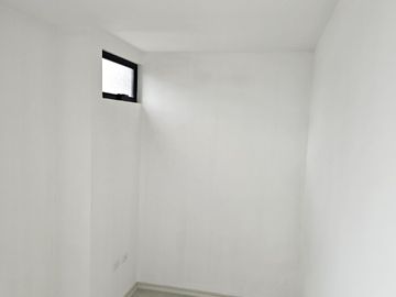 CASA LISTA PARA HABITAR 180M3 -3 PISOS - 2 PARQUEADEROS- LA PRIMAVERA CUMBAYA