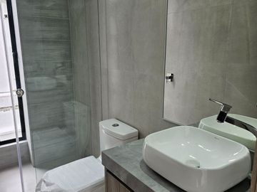 CASA LISTA PARA HABITAR 180M3 -3 PISOS - 2 PARQUEADEROS- LA PRIMAVERA CUMBAYA