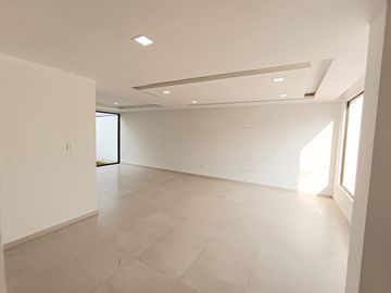 CASA LISTA PARA HABITAR 180M3 -3 PISOS - 2 PARQUEADEROS- LA PRIMAVERA CUMBAYA