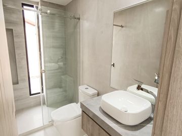 CASA LISTA PARA HABITAR 180M3 -3 PISOS - 2 PARQUEADEROS- LA PRIMAVERA CUMBAYA