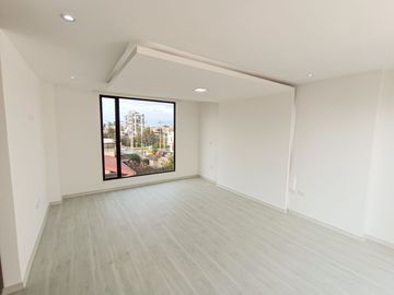 CASA LISTA PARA HABITAR 180M3 -3 PISOS - 2 PARQUEADEROS- LA PRIMAVERA CUMBAYA