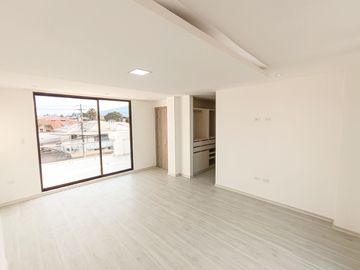 CASA LISTA PARA HABITAR 180M3 -3 PISOS - 2 PARQUEADEROS- LA PRIMAVERA CUMBAYA