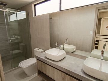 CASA LISTA PARA HABITAR 180M3 -3 PISOS - 2 PARQUEADEROS- LA PRIMAVERA CUMBAYA