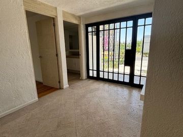 COLINDA CON CAMPO DE GOLF - HERMOSA CASA $85,000 INFORMES 442148----