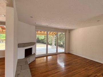 COLINDA CON CAMPO DE GOLF - HERMOSA CASA $85,000 INFORMES 442148----