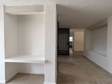 COLINDA CON CAMPO DE GOLF - HERMOSA CASA $85,000 INFORMES 442148----
