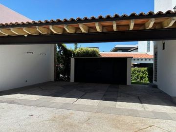 COLINDA CON CAMPO DE GOLF - HERMOSA CASA $85,000 INFORMES 442148----