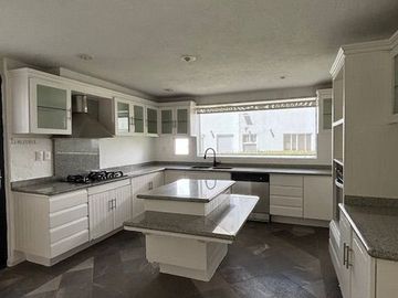 COLINDA CON CAMPO DE GOLF - HERMOSA CASA $85,000 INFORMES 442148----
