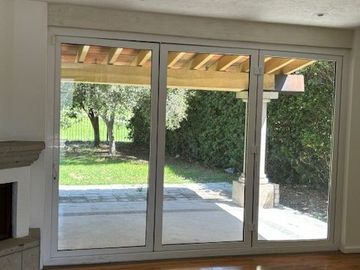 COLINDA CON CAMPO DE GOLF - HERMOSA CASA $85,000 INFORMES 442148----