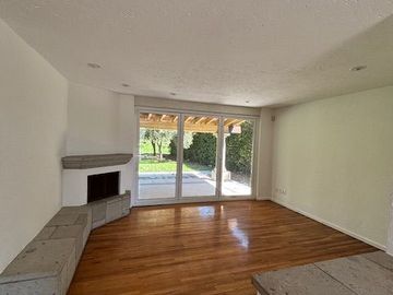 COLINDA CON CAMPO DE GOLF - HERMOSA CASA $85,000 INFORMES 442148----
