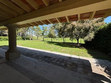 COLINDA CON CAMPO DE GOLF - HERMOSA CASA $85,000 INFORMES 442148----