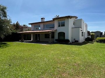 COLINDA CON CAMPO DE GOLF - HERMOSA CASA $85,000 INFORMES 442148----