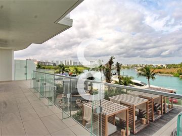 Departamento en Venta en Cancún en SLS Marina Beach con Vista al Mar