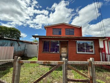 Se Vende Casa en Paillaco a pasos de Cesfam, Minimarket , Jardín, Sala cuna.