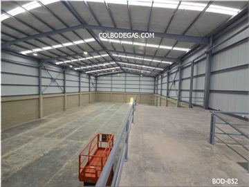 RENTO ESPECTACULAR BODEGA 954 mts2, funcionalidad y un espacio premium para tu negocio, ¡Haz Crecer Tu Empresa con Estilo y Eficiencia!.