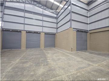 RENTO ESPECTACULAR BODEGA 954 mts2, funcionalidad y un espacio premium para tu negocio, ¡Haz Crecer Tu Empresa con Estilo y Eficiencia!.