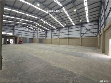 RENTO ESPECTACULAR BODEGA 954 mts2, funcionalidad y un espacio premium para tu negocio, ¡Haz Crecer Tu Empresa con Estilo y Eficiencia!.