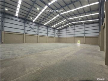 RENTO ESPECTACULAR BODEGA 954 mts2, funcionalidad y un espacio premium para tu negocio, ¡Haz Crecer Tu Empresa con Estilo y Eficiencia!.