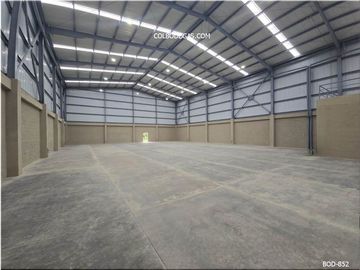 RENTO ESPECTACULAR BODEGA 954 mts2, funcionalidad y un espacio premium para tu negocio, ¡Haz Crecer Tu Empresa con Estilo y Eficiencia!.