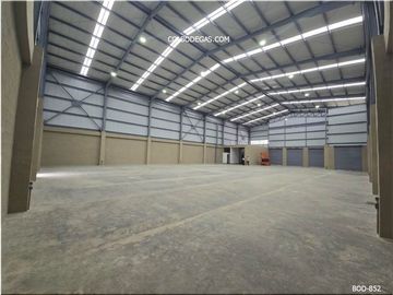 RENTO ESPECTACULAR BODEGA 954 mts2, funcionalidad y un espacio premium para tu negocio, ¡Haz Crecer Tu Empresa con Estilo y Eficiencia!.