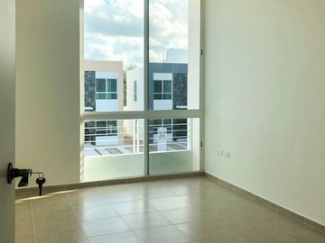 Casa en Venta en Santa Fe III, Cerrada Alcázares, 3 recámaras.