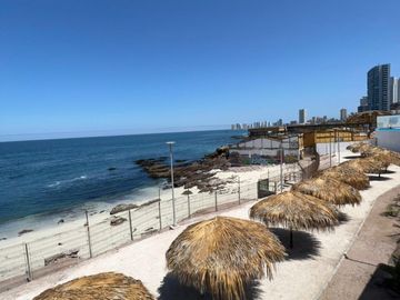 Vendo Departamento Frente al Mar. 100 mts² Se puede Novar $180.- millones con tasa interes de 2,25. posee 3D 2B Estac.. y Bodega.