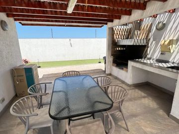 Vendo Departamento Frente al Mar. 100 mts² Se puede Novar $180.- millones con tasa interes de 2,25. posee 3D 2B Estac.. y Bodega.