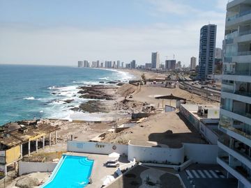 Vendo Departamento Frente al Mar. 100 mts² Se puede Novar $180.- millones con tasa interes de 2,25. posee 3D 2B Estac.. y Bodega.