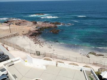 Vendo Departamento Frente al Mar. 100 mts² Se puede Novar $180.- millones con tasa interes de 2,25. posee 3D 2B Estac.. y Bodega.