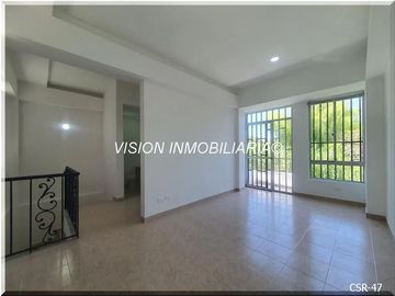 VENDO CASA SECTOR CON AMBIENTE CAMPESTRE, MUY AMPLIA, ZONAS VERDES, Mágnifica para relajarse y vivir cómodamente.
