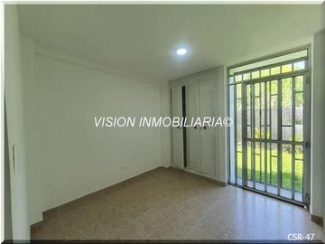 VENDO CASA SECTOR CON AMBIENTE CAMPESTRE, MUY AMPLIA, ZONAS VERDES, Mágnifica para relajarse y vivir cómodamente.