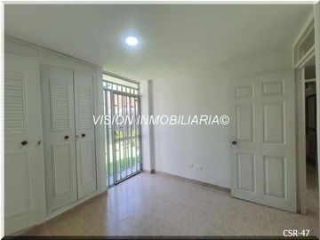 VENDO CASA SECTOR CON AMBIENTE CAMPESTRE, MUY AMPLIA, ZONAS VERDES, Mágnifica para relajarse y vivir cómodamente.