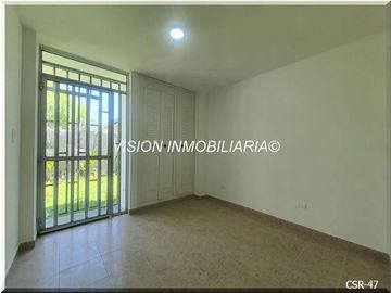 VENDO CASA SECTOR CON AMBIENTE CAMPESTRE, MUY AMPLIA, ZONAS VERDES, Mágnifica para relajarse y vivir cómodamente.