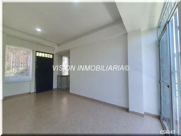 VENDO CASA SECTOR CON AMBIENTE CAMPESTRE, MUY AMPLIA, ZONAS VERDES, Mágnifica para relajarse y vivir cómodamente.