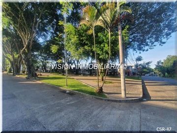 VENDO CASA SECTOR CON AMBIENTE CAMPESTRE, MUY AMPLIA, ZONAS VERDES, Mágnifica para relajarse y vivir cómodamente.