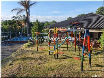 VENDO CASA SECTOR CON AMBIENTE CAMPESTRE, MUY AMPLIA, ZONAS VERDES, Mágnifica para relajarse y vivir cómodamente.