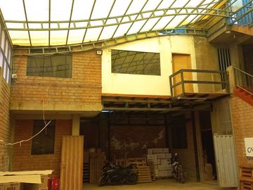JULIACA - SALIDA A AREQUIPA SE VENDE ALMACEN CON OFICINAS