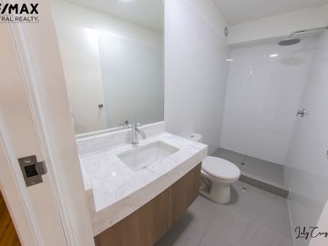 VENDO BELLO DUPLEX VISTA AL MAR Y EL GOLF DESDE BALCON Y TERRAZA