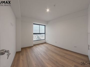 VENDO BELLO DUPLEX VISTA AL MAR Y EL GOLF DESDE BALCON Y TERRAZA