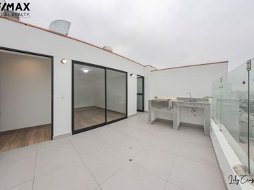 VENDO BELLO DUPLEX VISTA AL MAR Y EL GOLF DESDE BALCON Y TERRAZA