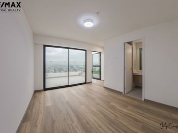 VENDO BELLO DUPLEX VISTA AL MAR Y EL GOLF DESDE BALCON Y TERRAZA