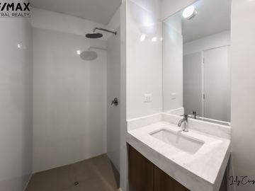 VENDO BELLO DUPLEX VISTA AL MAR Y EL GOLF DESDE BALCON Y TERRAZA