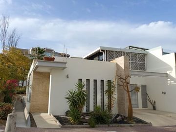 EXCELENTE OPORTUNIDAD CASA DE UNA PLANTA EN PARQUE TOSCANA