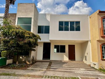 CASA EN VENTA FRACC BOSQUES DE SANTA ANITA. 7 D 10