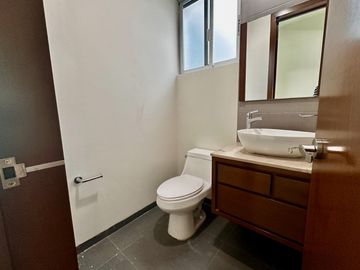 CASA EN VENTA FRACC BOSQUES DE SANTA ANITA. 7 D 10