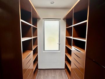 CASA EN VENTA FRACC BOSQUES DE SANTA ANITA. 7 D 10