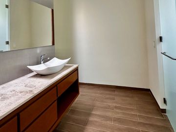 CASA EN VENTA FRACC BOSQUES DE SANTA ANITA. 7 D 10