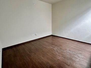 CASA EN VENTA FRACC BOSQUES DE SANTA ANITA. 7 D 10