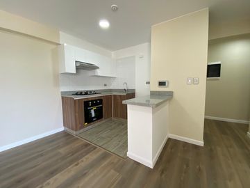 VENTA DPTO DE ESTRENO 01 DORM.AV.PRINCIPAL-PISO 5 -SURQUILLO